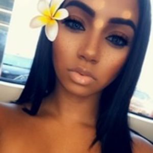 Meet your Posher, Ana